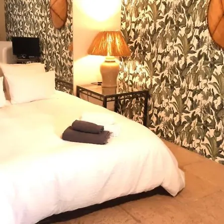 Δωμάτια σε οικογενειακή κατοικία - Kitchen, Pool, Barbecue And Large Garden Μπένιντορμ