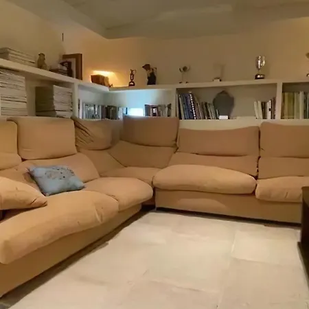 - Kitchen, Pool, Barbecue And Large Garden Homestay Benidorm