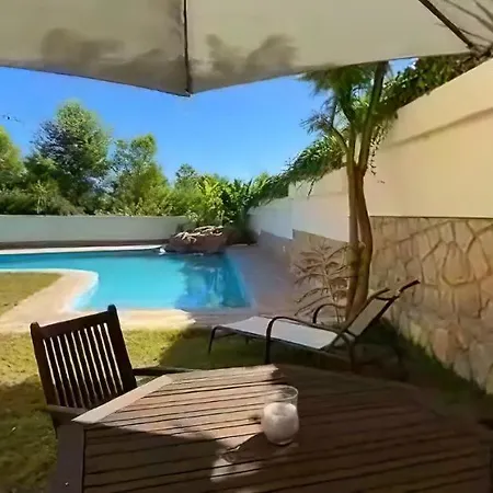 - Kitchen, Pool, Barbecue And Large Garden