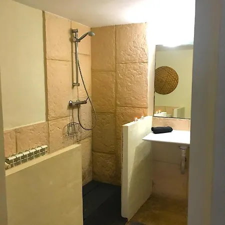 - Kitchen, Pool, Barbecue And Large Garden *