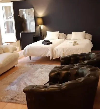 Homestay - Kitchen, Pool, Barbecue And Large Garden
