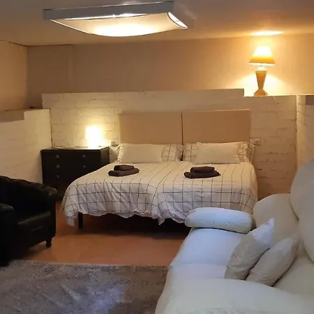 - Kitchen, Pool, Barbecue And Large Garden
