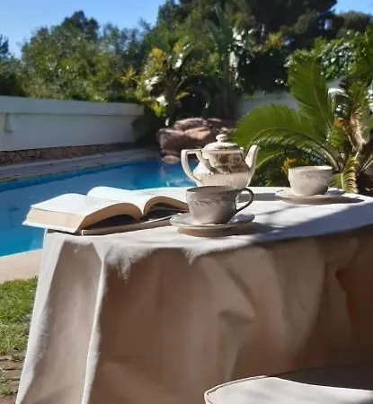 - Kitchen, Pool, Barbecue And Large Garden