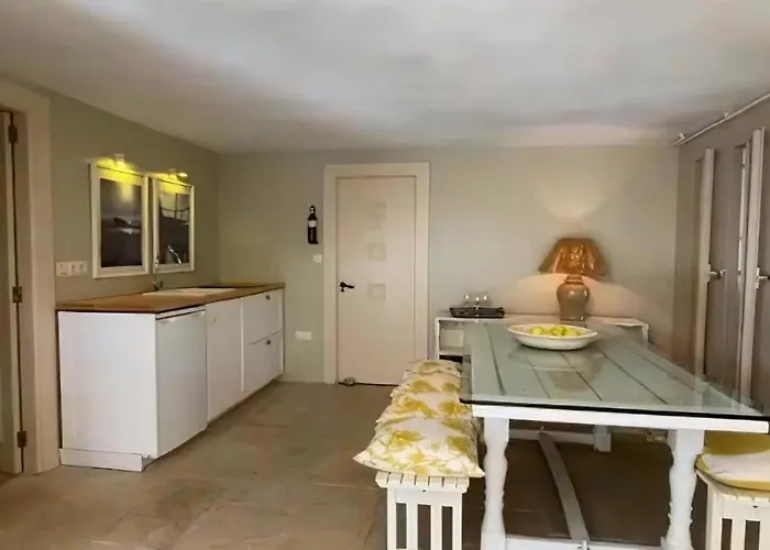 Alloggio in famiglia - Kitchen, Pool, Barbecue And Large Garden