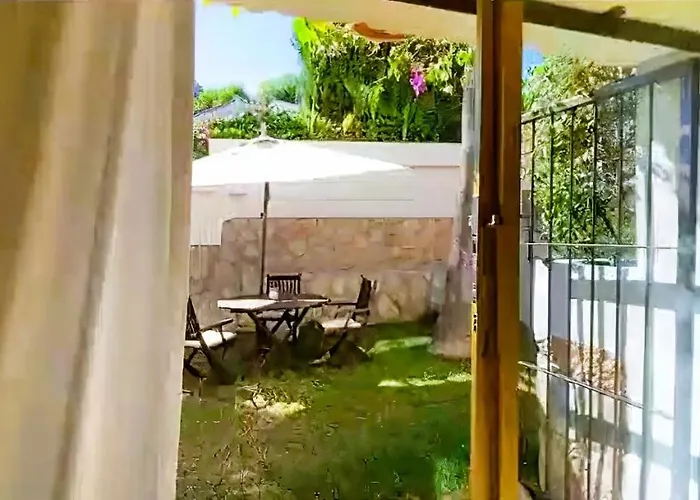Alloggio in famiglia - Kitchen, Pool, Barbecue And Large Garden