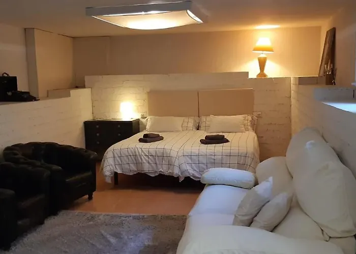 - Kitchen, Pool, Barbecue And Large Garden